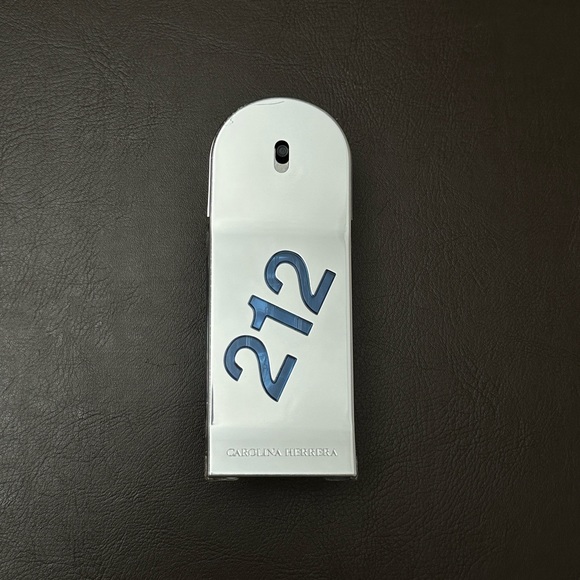 212 HEROES FOREVER YOUNG by CAROLINA HERRERA, EMPTY BOTTLE - Picture 3 of 10